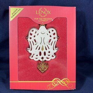 Lenox 2009 Annual Angel Ornament With Gold Heart Accents In Original Box